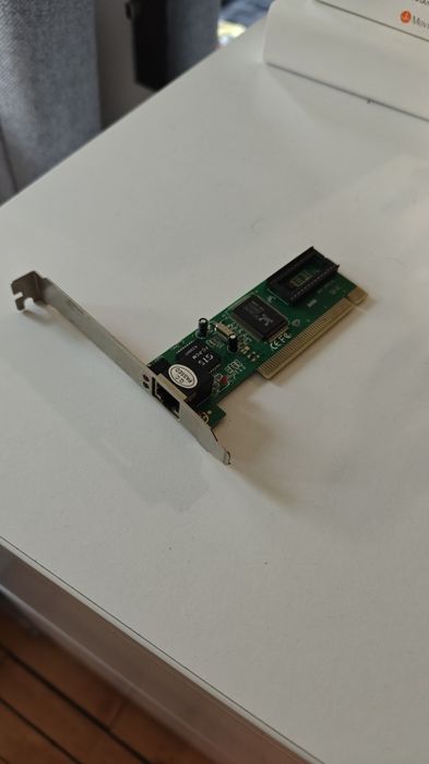 Продаю старые компьютерные комплектующие