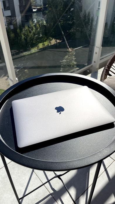 MacBook Air M1 2020, 8/256/88% batarii