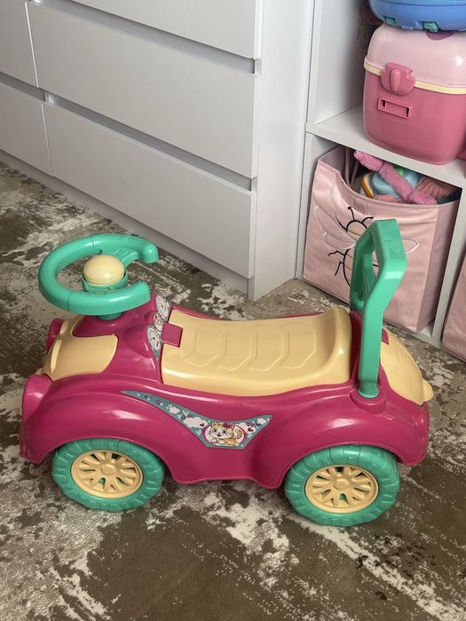 Толокар машинка для дівчинки
