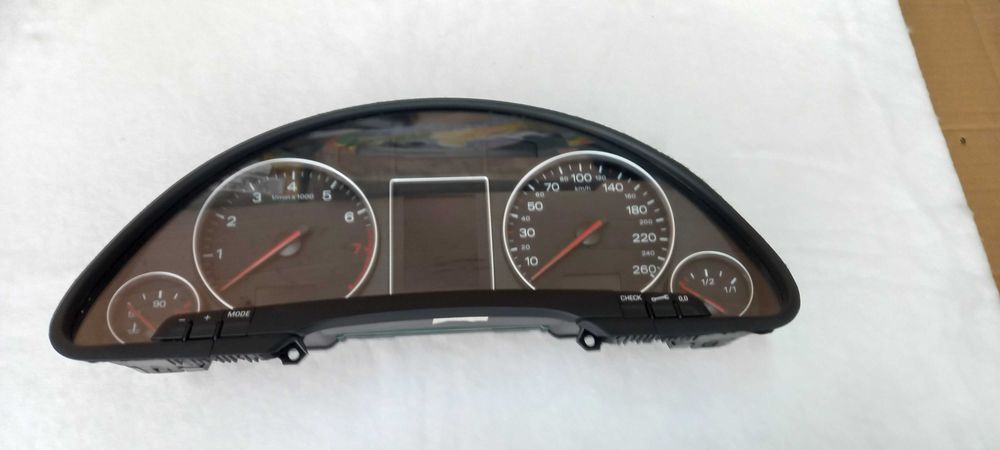 Licznik Audi A4 B6 2.0 -900F 141tkm