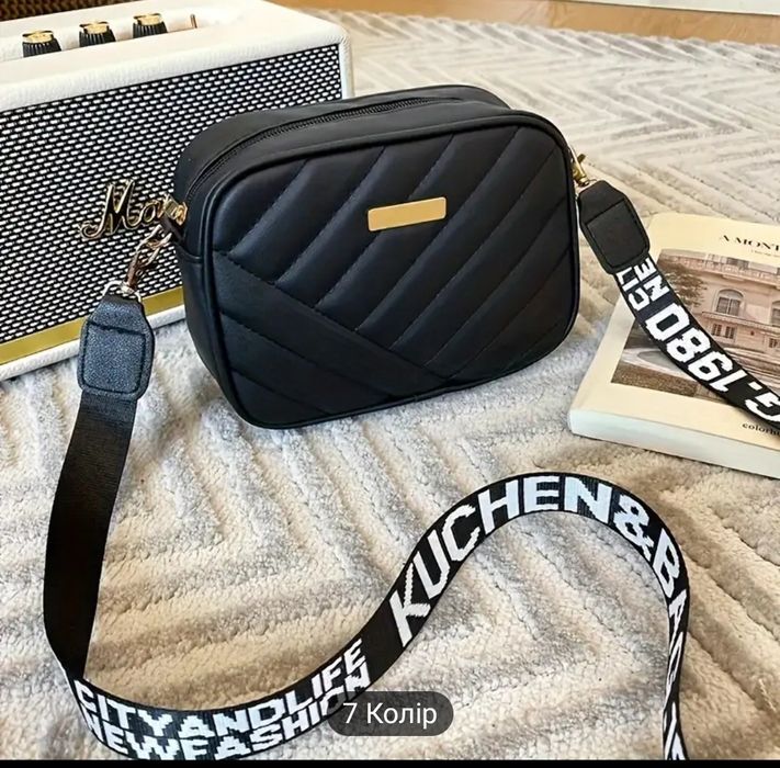 Сумочки жіночі на ремінці