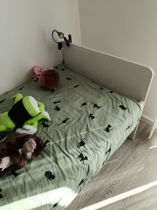 Cama solteiro Slakt e 2 caixas arrumação com rodízios