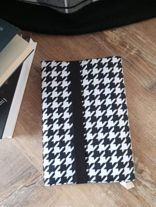 Otulacz na książki. Etui. Okładka.