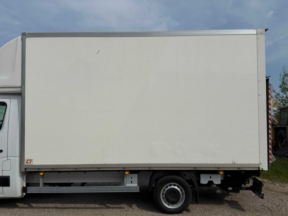 Kontener z RENAULT MASTER 2021R.