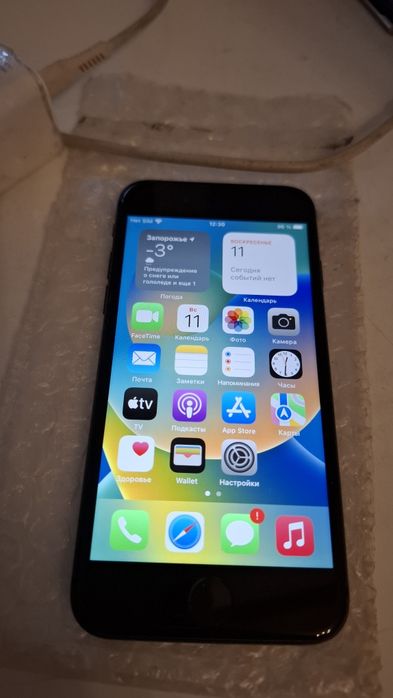 IPhone 8 gray телефон