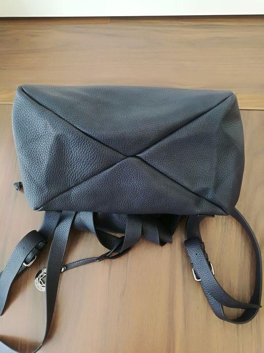 Mochila azul marinho