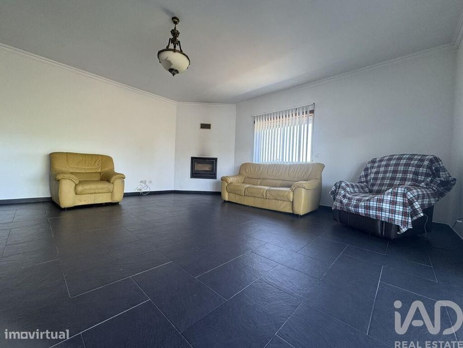 Moradia isolada T4 em Serra e Junceira de 204,5 m2