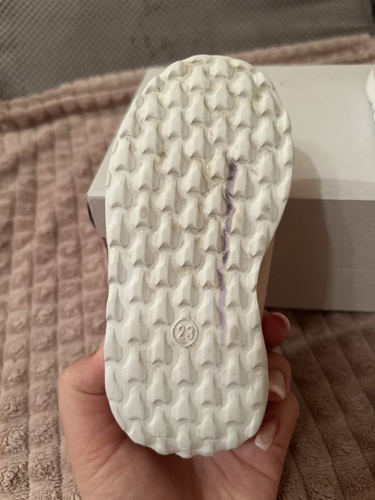 Взуття для дівчинки