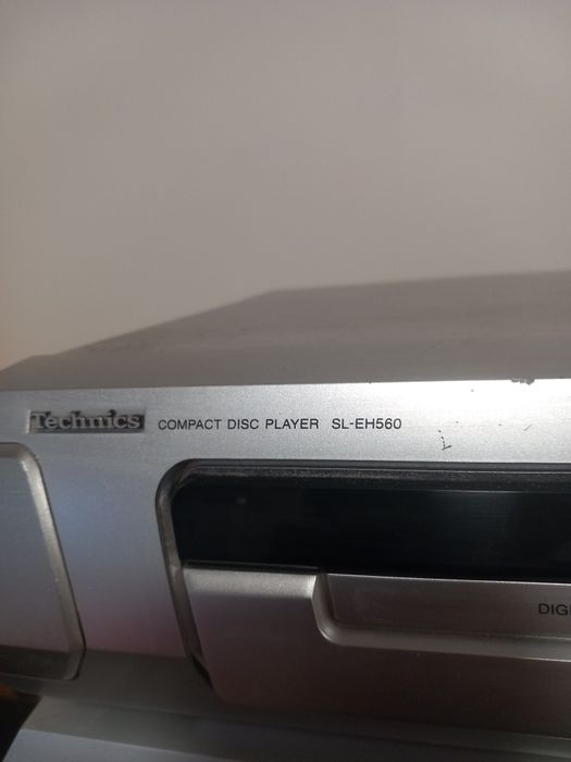 Aparelhagem tecnics toda funcional  as colunas não são originais  mas com um bom som