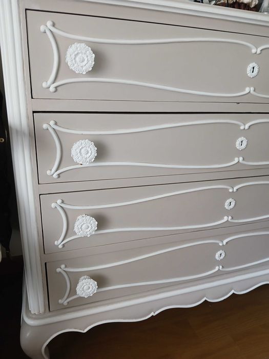 Comoda Queen Anne