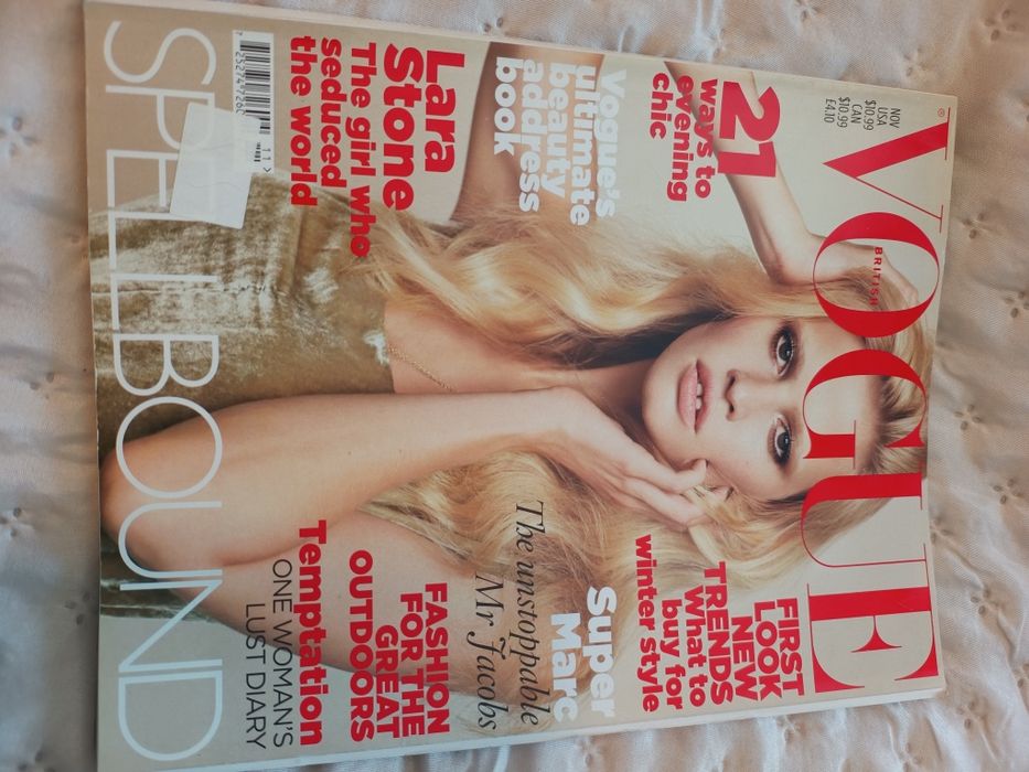 Vogue vintage November 2010 Lara Stone
