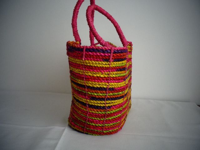 Cesto para a praia colorido