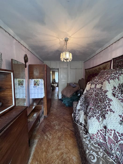 продам 2 кім в центрі