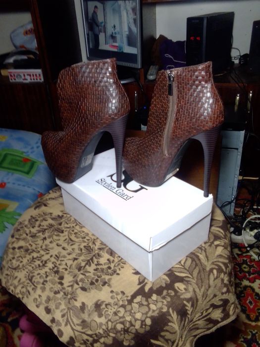 Туфли женские на высоком каблуке