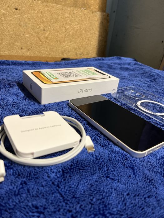 Продам Iphone 12