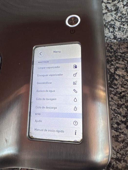 Máquina de Café Nespresso Lattissima Pro EN750.MB – Excelente Estado