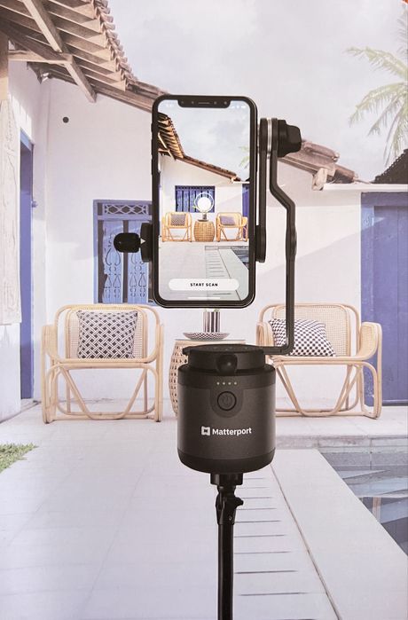 Matterport Axis com estabilizador para telefone celular.