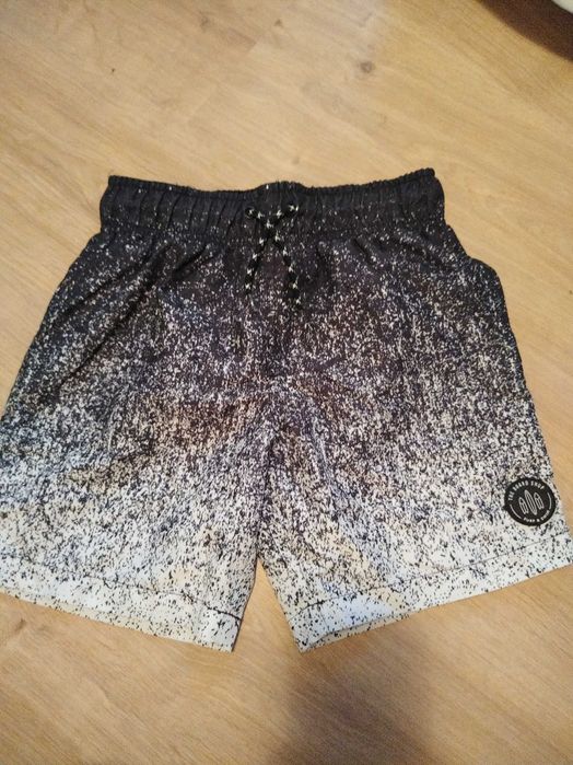 Sportowe spodenki rozm. 128 Primark