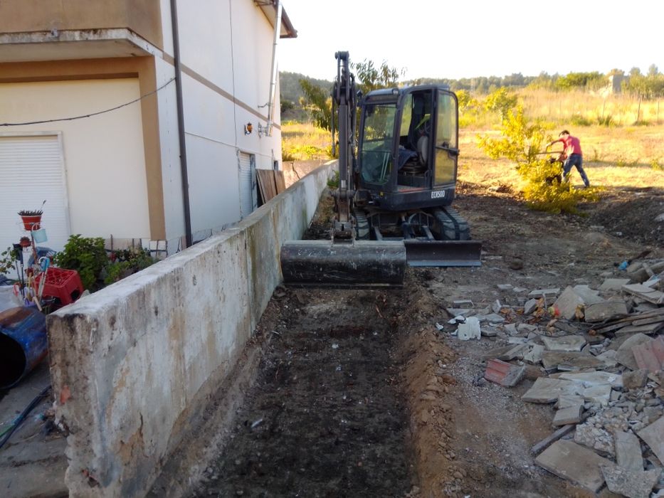 Escavações, limpeza de terrenos, Bobcat, giratória