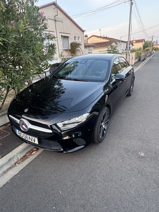 Mercedes-Benz A180d vendo ou troco por carro de 7 lugares