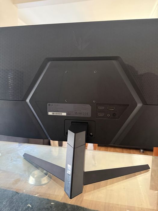 Monitor LG 246Q50F-B usado como novo