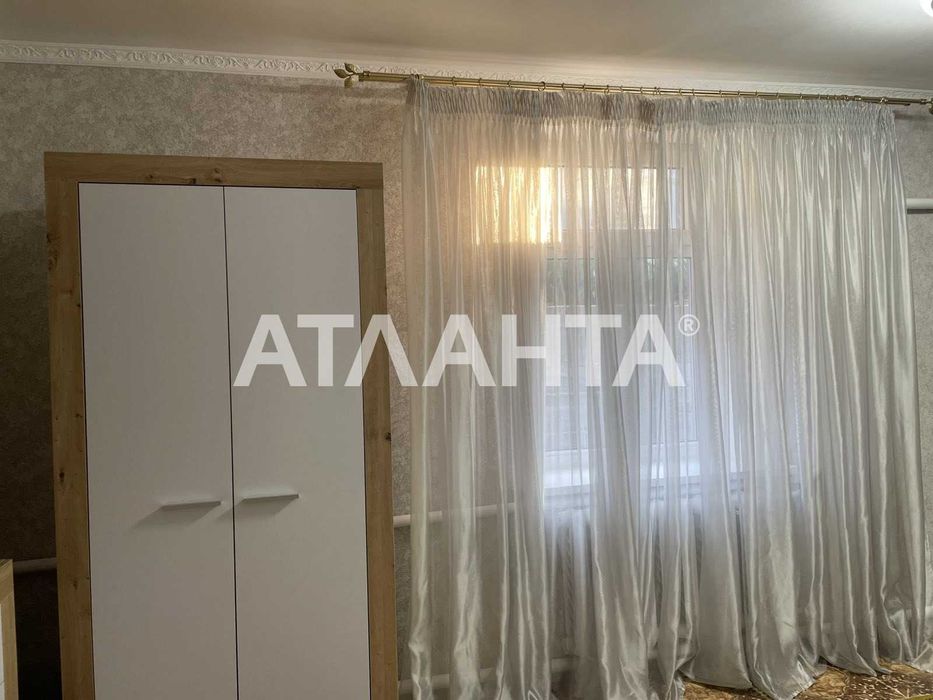 Можно под программы  Дом в Нерубайском с большим участком гараж.