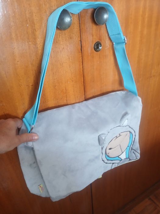 Bolsa cinza de pelinho