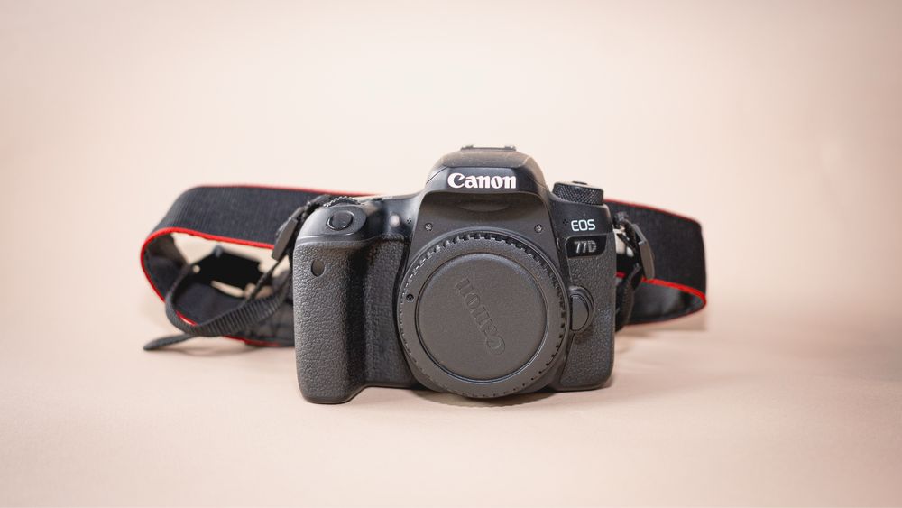 Canon EOS 77D – Excelente Estado