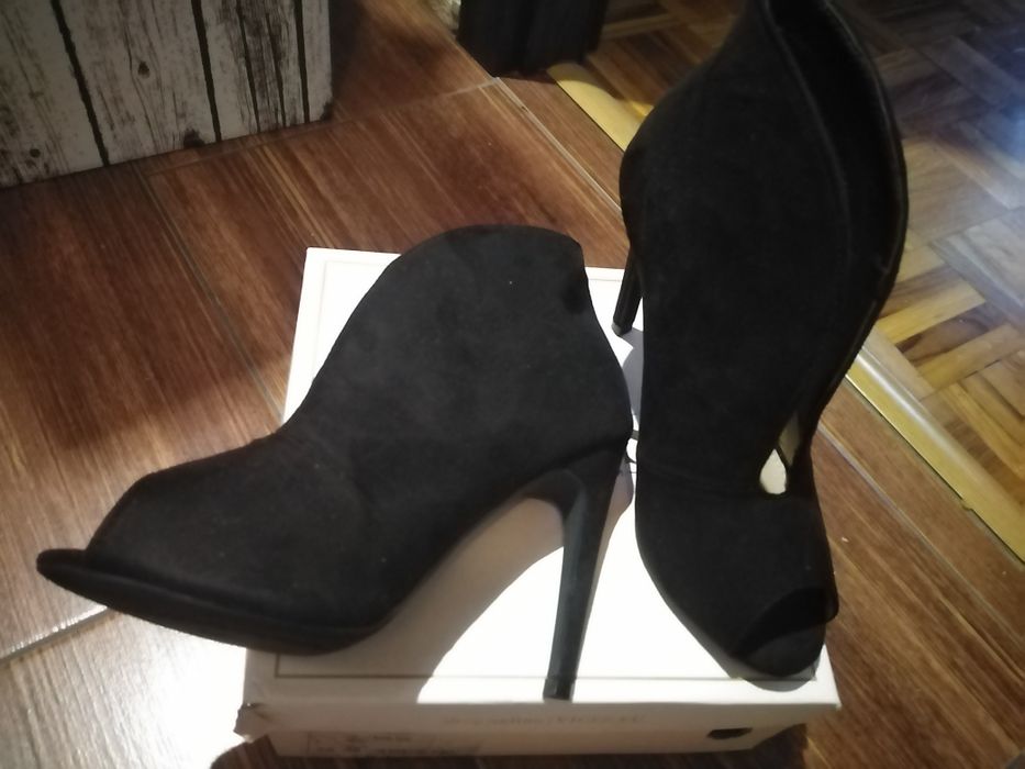 Sprzedam szpilki r. 38 NOWE