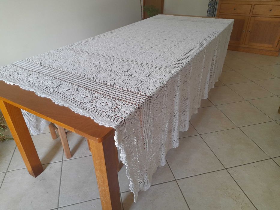 Toalha de renda mesa 2,30x2,10 antiga bem conservada