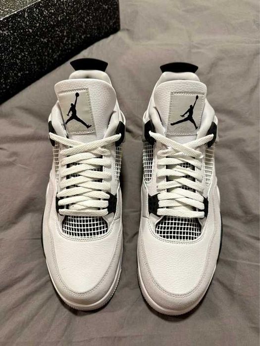 Jordan 4 Retro Military Black Rozmiar  40