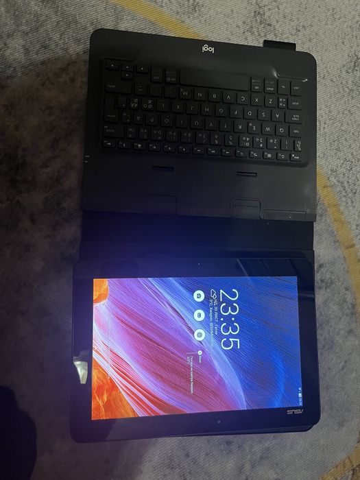 Планшет Asus з клавіатурою