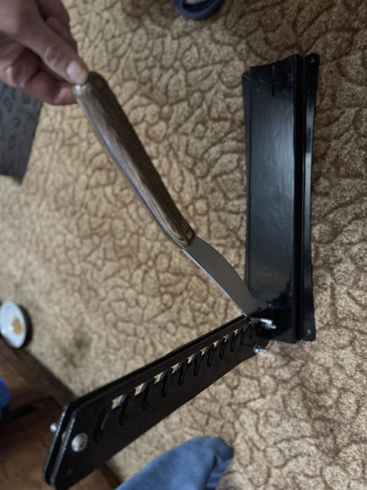 Ніж для тріски дерева