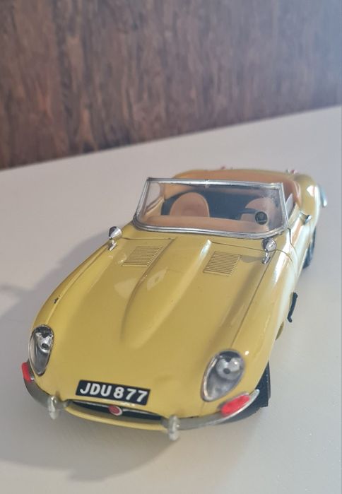 Venda Jaguar "E" 1961 escala 1/18