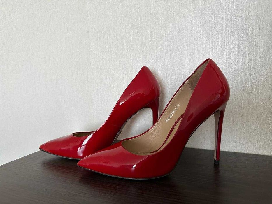 туфлі лакові шкіряні 38р червоні