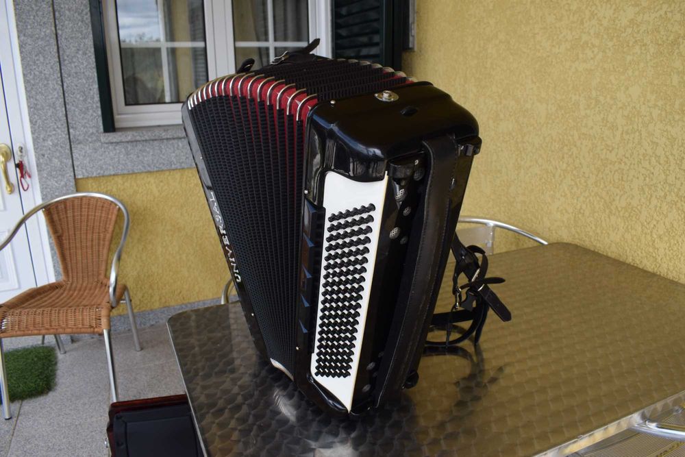 Acordeao Universal 4Voz. N 196