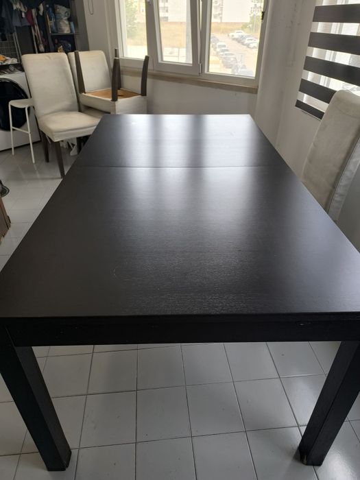 Mesa extensível com cadeiras