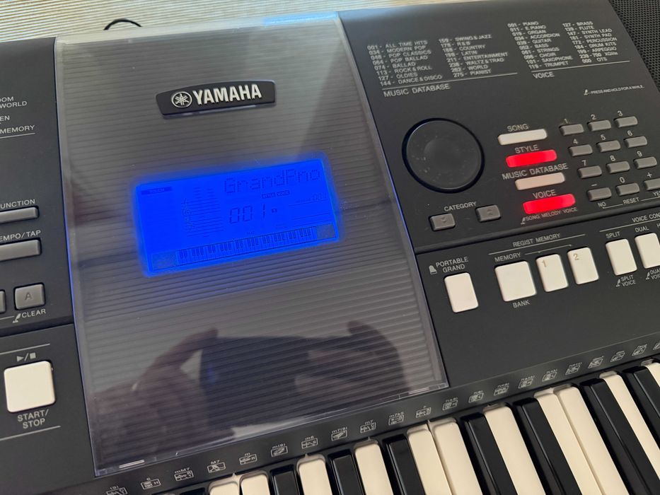 Teclado Piano Digital YAMAHA PSR-E423