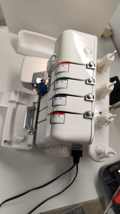 Máquina de Costura Corta e Coser Juki MO-4S