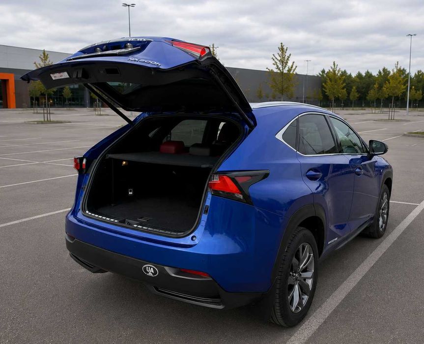 Lexus NX300h кроссовер/позашляховик економний гібрид