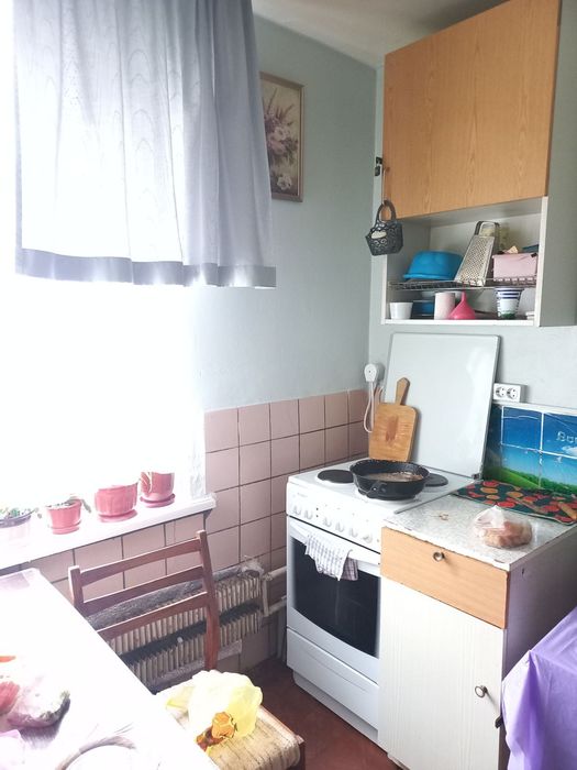 Здається кімната в гуртожитку з комунальними