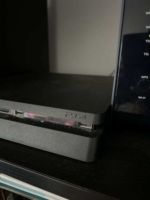 PS4 Slim 1TB + 2 comandos