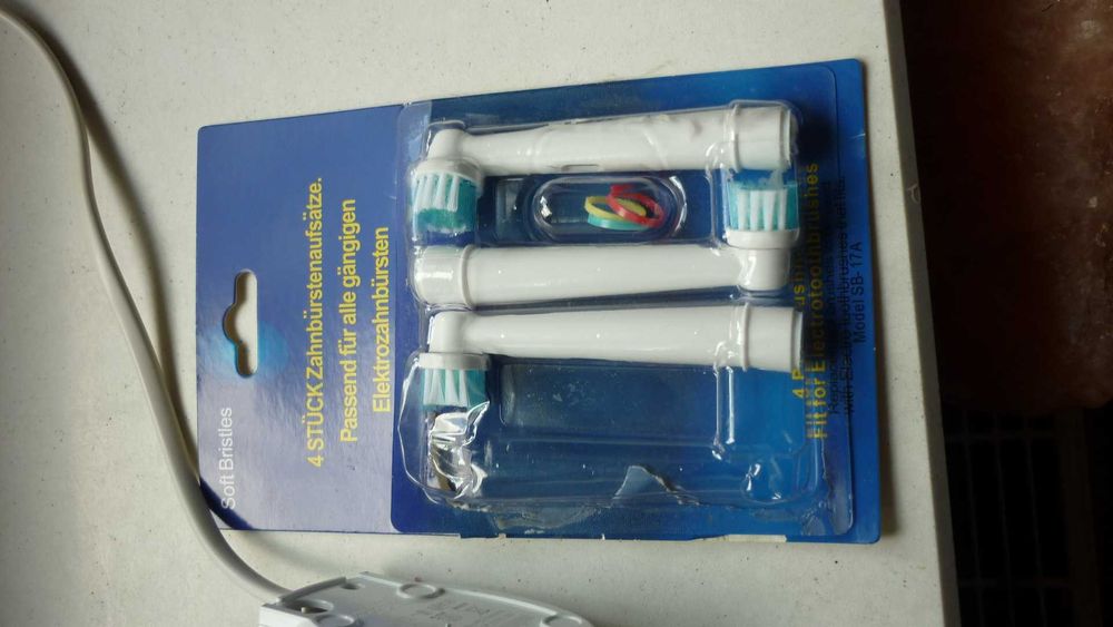 Braun- elektryczna szczoteczka do zębów+ 3 końcówki