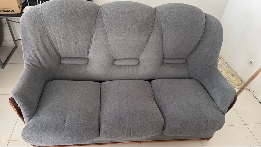 Диван та одне крісло