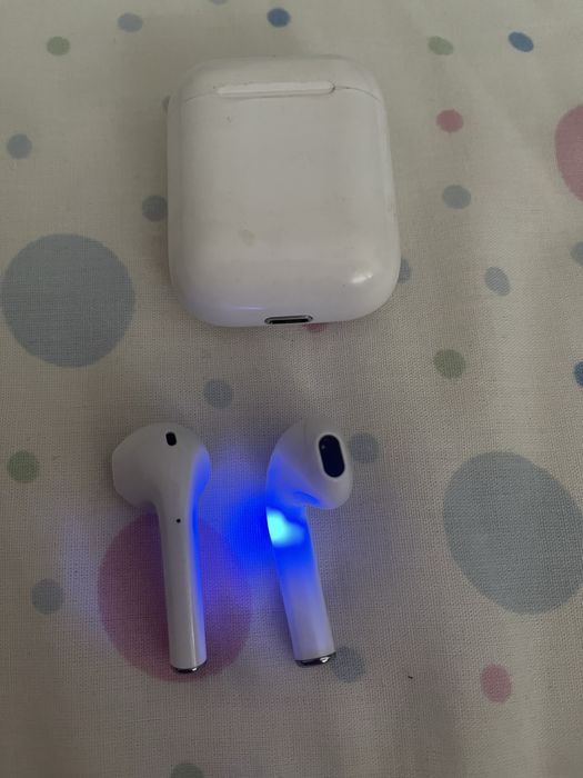 Fones bluetooth brancos
