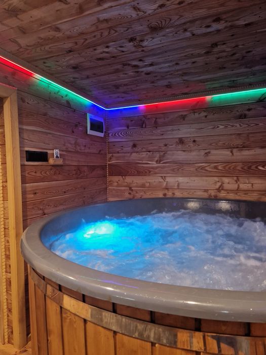 Balia ,jacuzzi ogrodowe z hydromasażem