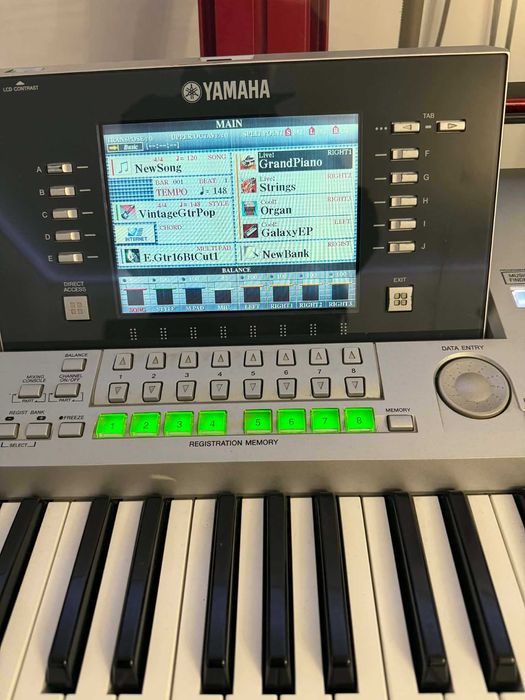 Yamaha Tyros 2 z tysiącem midów