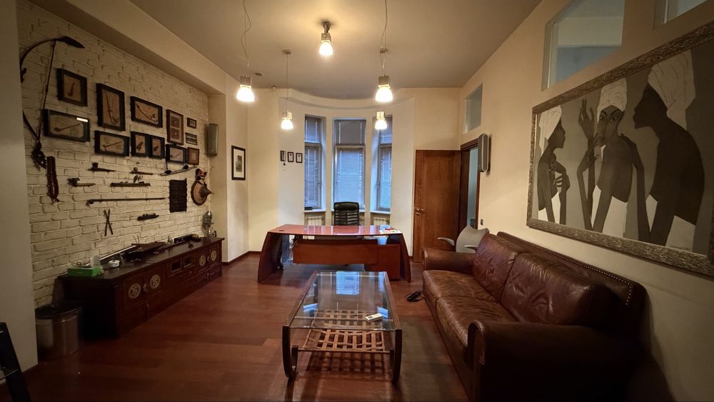 Саксаганського 58,  центр  Київа, представницький офіс