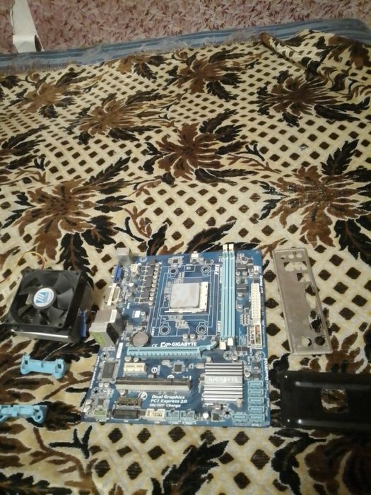 Продам комплект.Процессор+Материнская плата