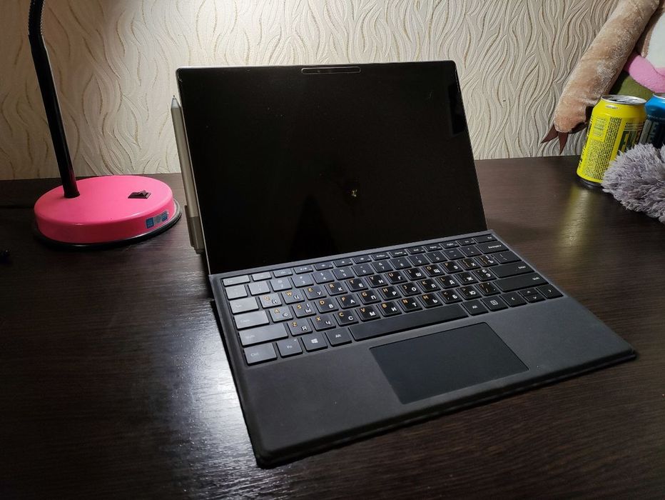 Surface pro 4 4/128 + клавіатура + стилус + оригінальний блок живлення